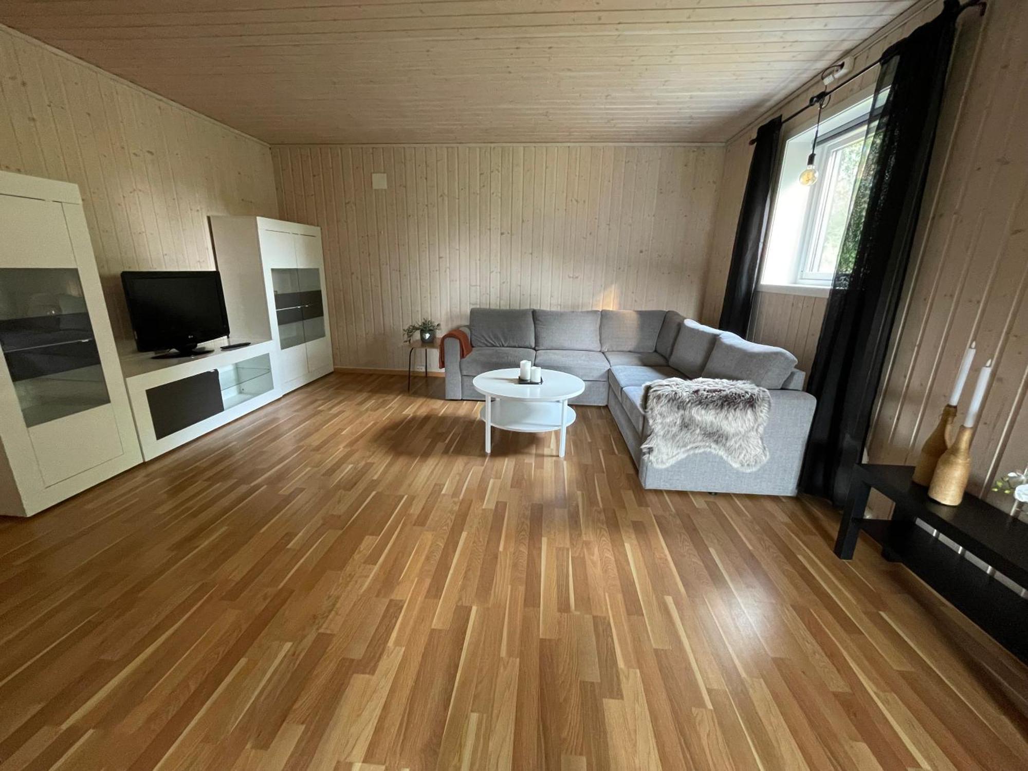 Sentral Og Romslig Leilighet Naert Senja Finnsnes Exteriér fotografie
